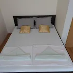 Apartments Crnjac *