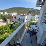 Apartments Crnjac *