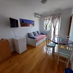 Apartments Crnjac *