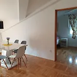Apartments Crnjac Rogoznica (Sibenik-Knin)