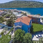 Apartment Apartments Crnjac Rogoznica (Sibenik-Knin)