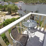 Apartments Crnjac Apartment *