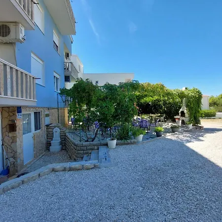 Apartments Crnjac * Rogoznica (Sibenik-Knin)