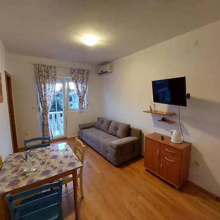 Apartments Crnjac