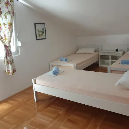 Apartments Crnjac