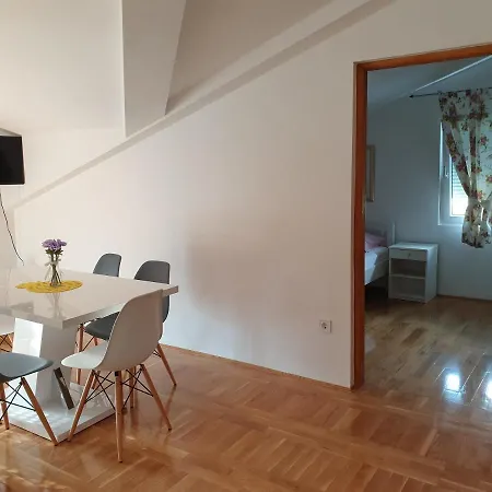 Apartments Crnjac Rogoznica (Sibenik-Knin)