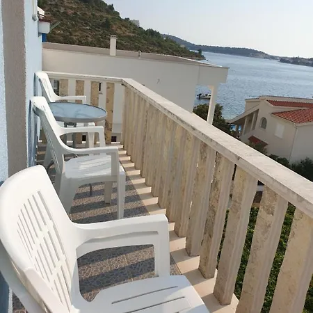 Apartments Crnjac Rogoznica (Sibenik-Knin)