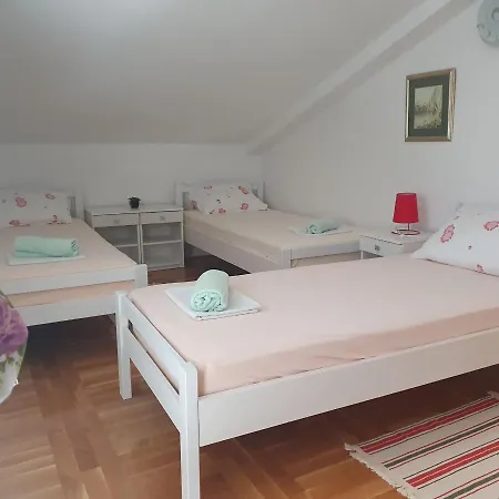 Apartments Crnjac Rogoznica (Sibenik-Knin)