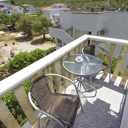Apartments Crnjac Apartman *