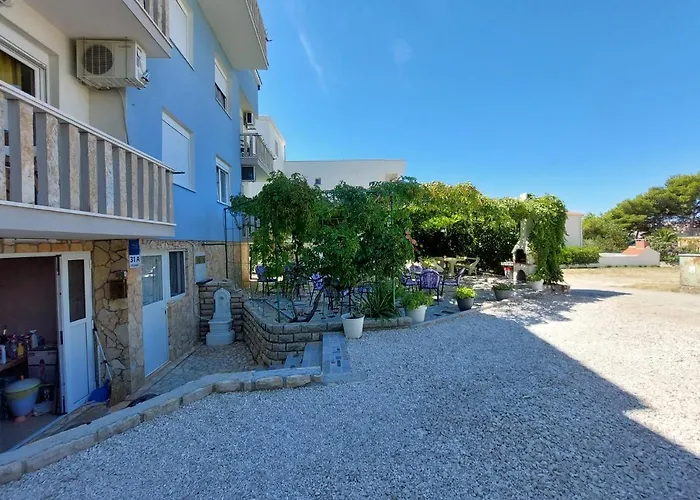 Crnjac * Rogoznica (Sibenik-Knin)