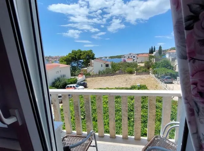 Crnjac * Rogoznica (Sibenik-Knin)