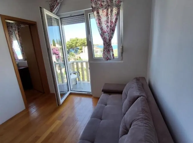 Crnjac * ロゴズニッツァ